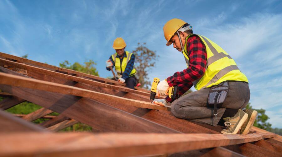 Professional gutter cleaning in Riverbank, CA